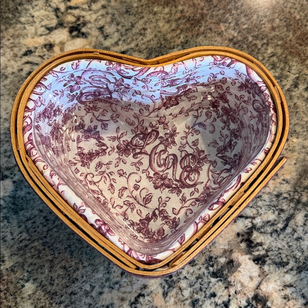 1999 Longaberger "Love Letters" heart-shaped basket and ceramic dish - Picture 3 of 8